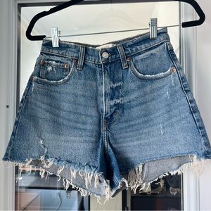 Abercrombie & Fitch Curve Love 90s Relaxed Cut Off Short